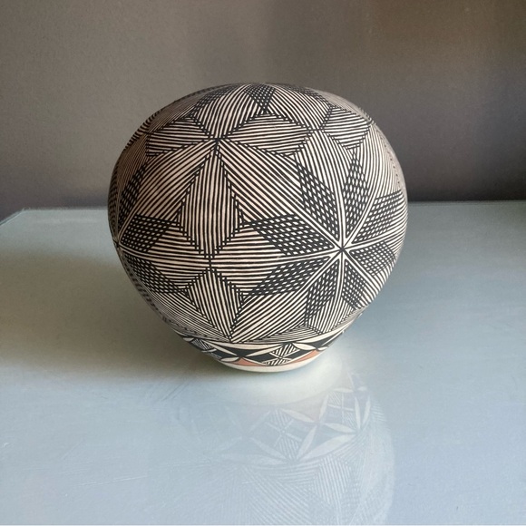 Vintage Acoma New Mexican Pottery Signed Seed Pot - Picture 4 of 7